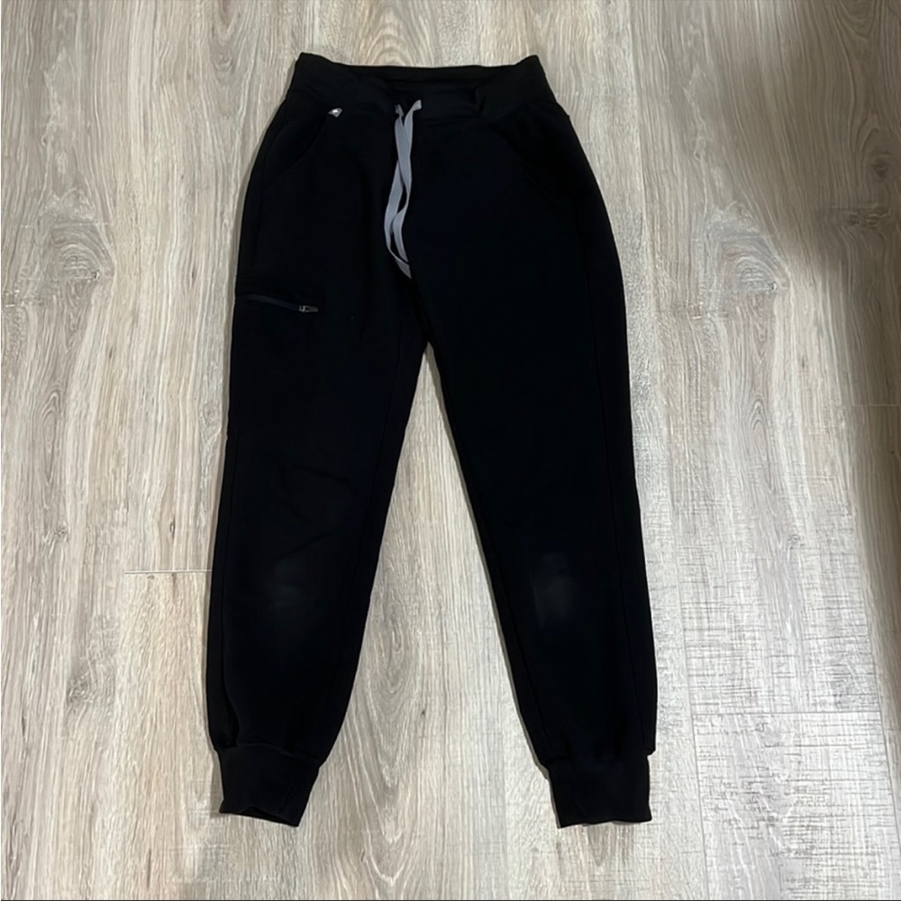 Figs Zamora Jogger in Black